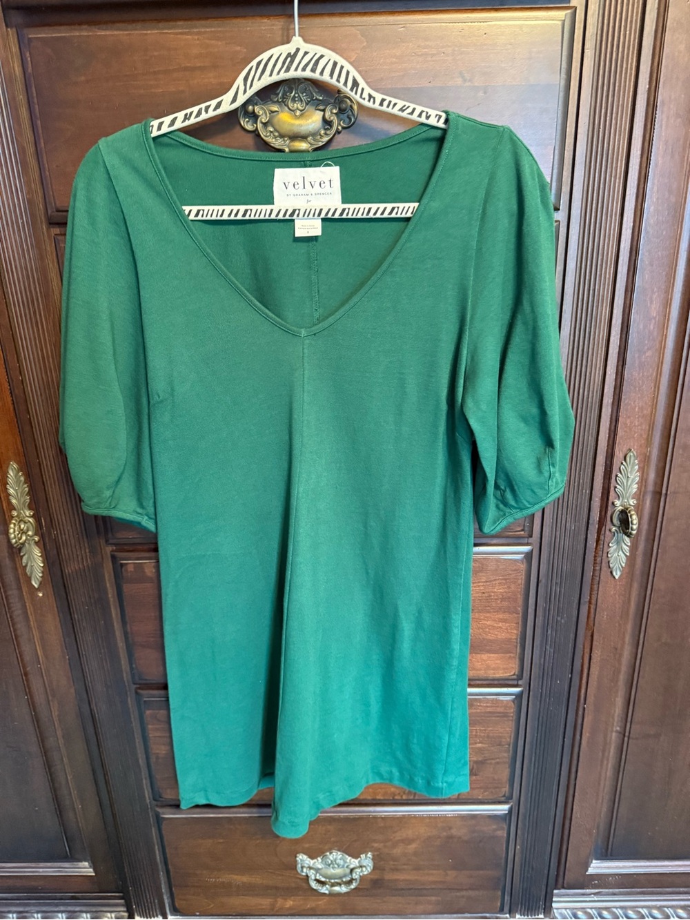 Velvet by Graham & Spencer Emerald Green V-Neck Puff Sleeve Tee